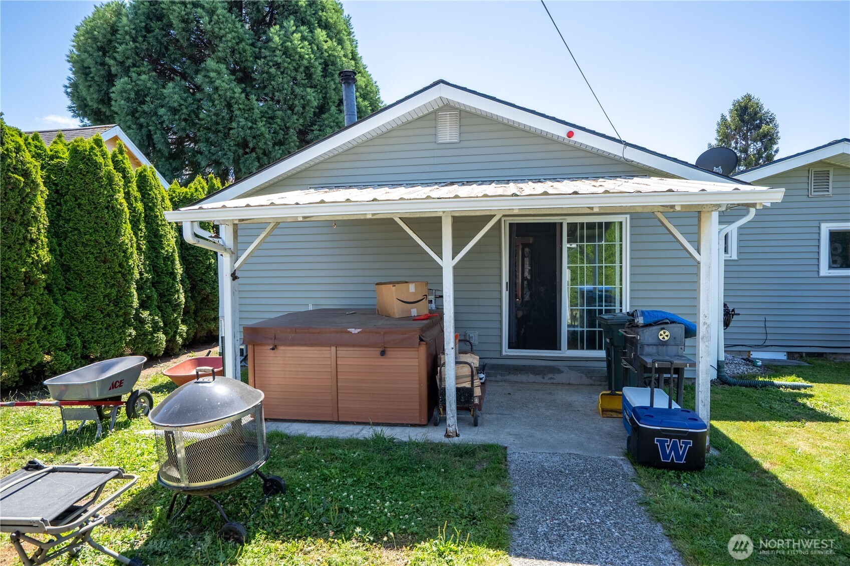 456 E Street Property Photo 27