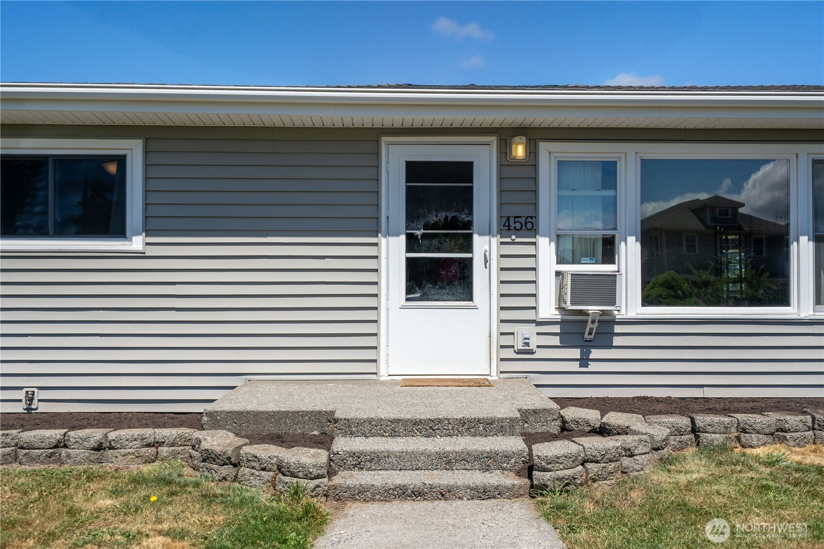 456 E Street Property Photo 40