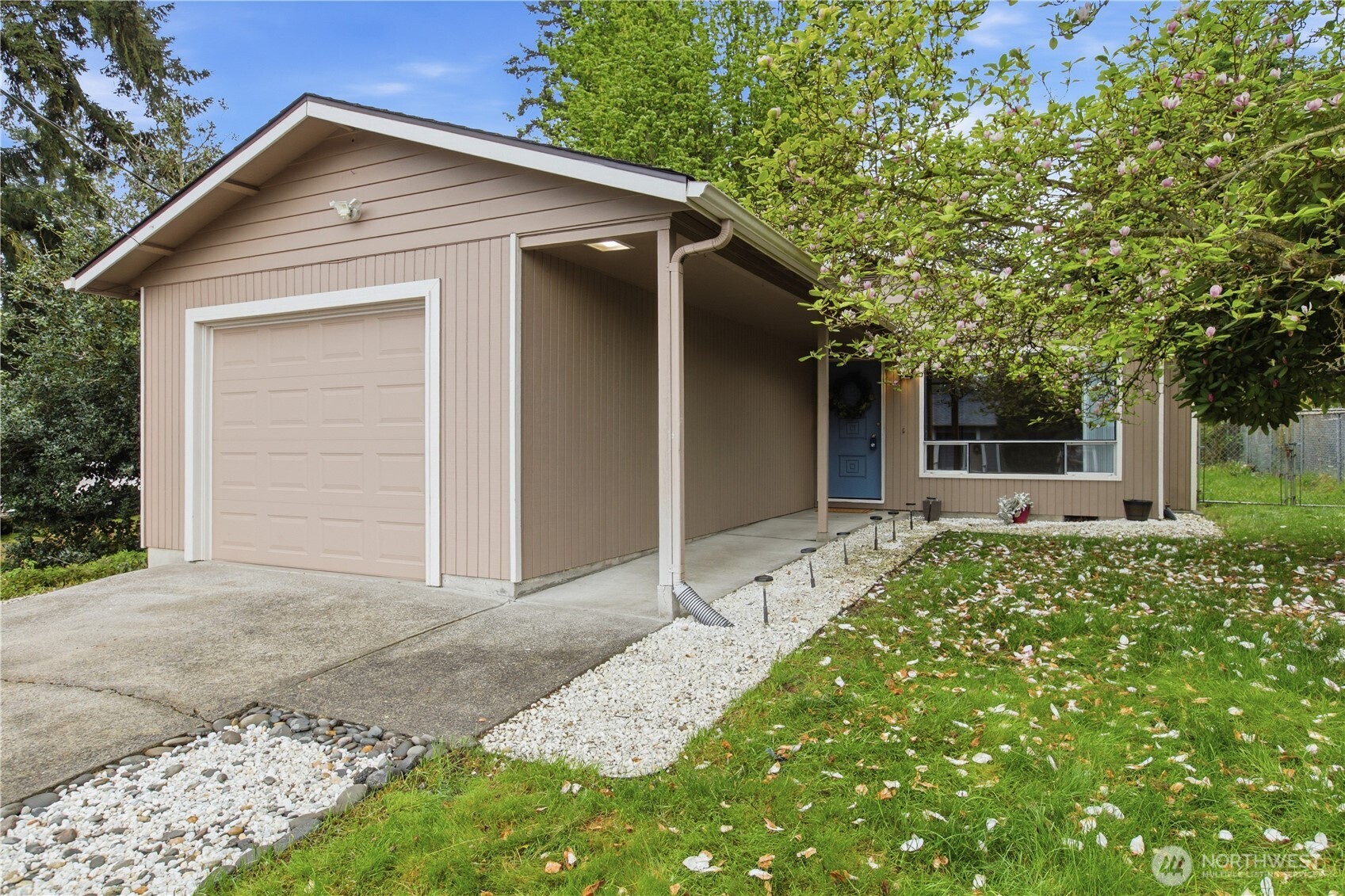 13033 31st Ave Property Photo 2