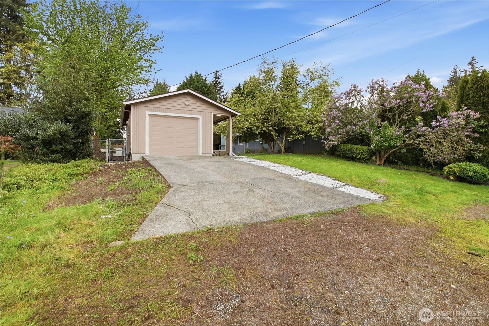 13033 31st Ave Property Photo 3