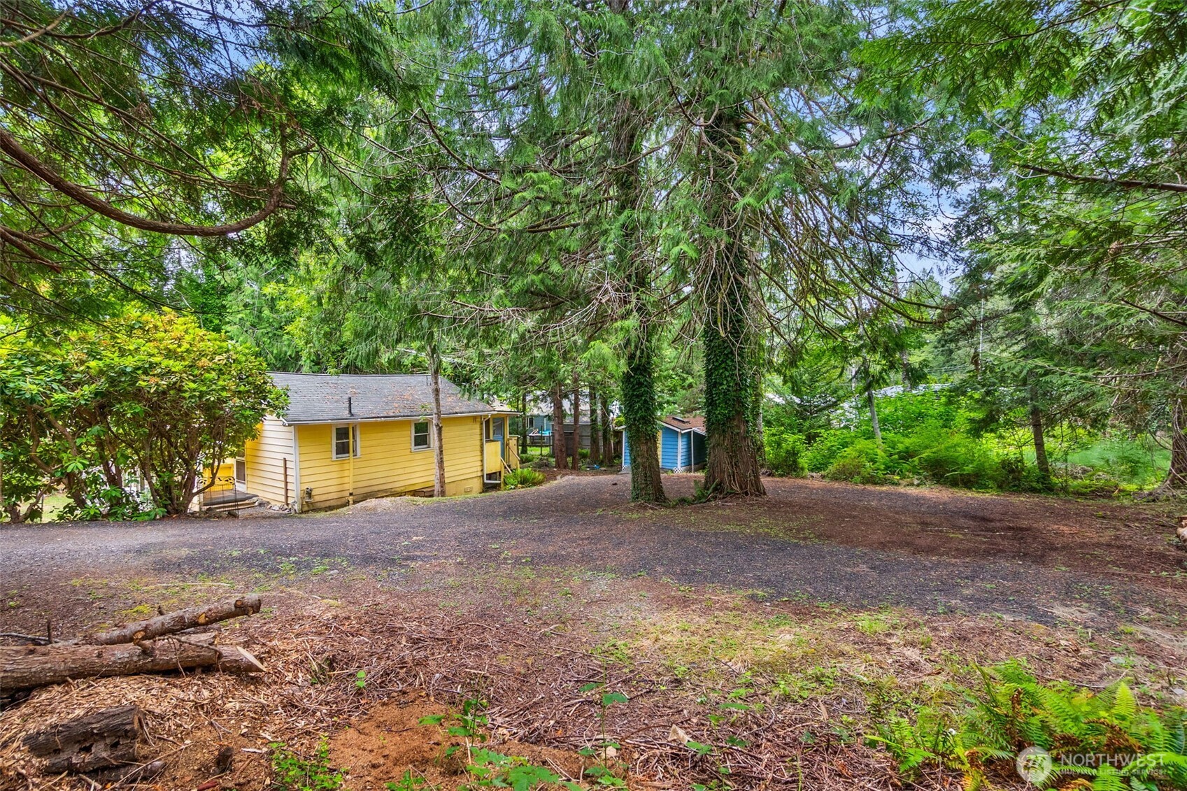 2528 Westwind Drive Property Photo 3