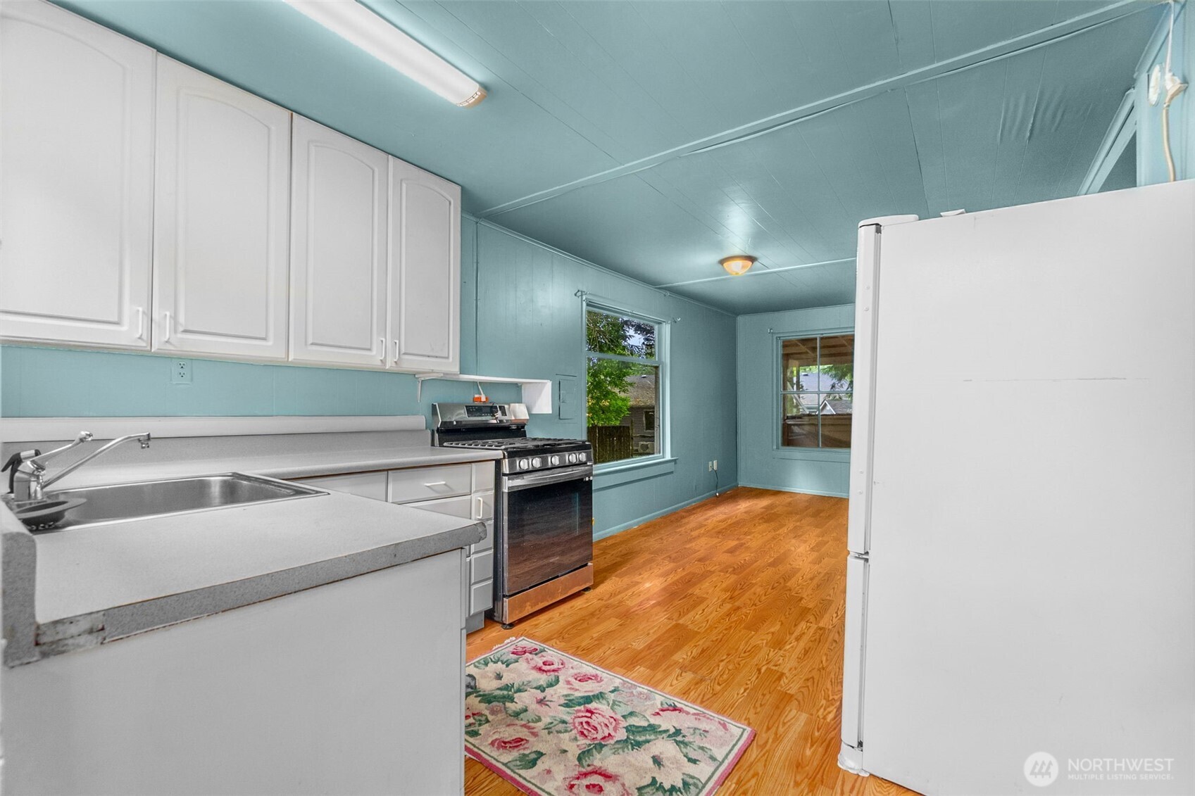 2528 Westwind Drive Property Photo 5