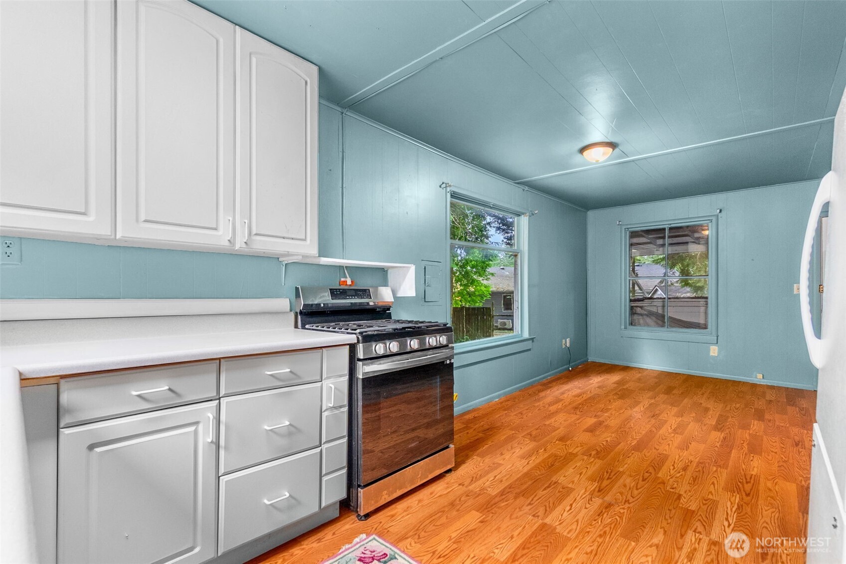 2528 Westwind Drive Property Photo 10