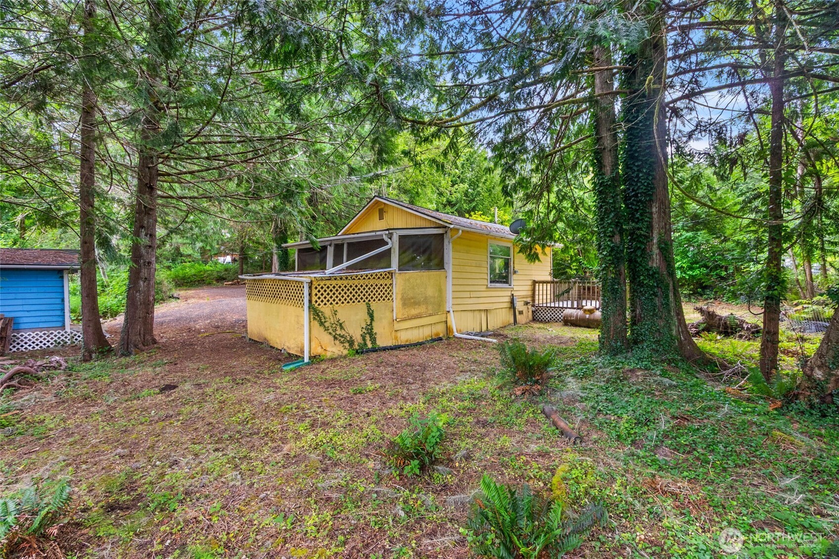 2528 Westwind Drive Property Photo 17