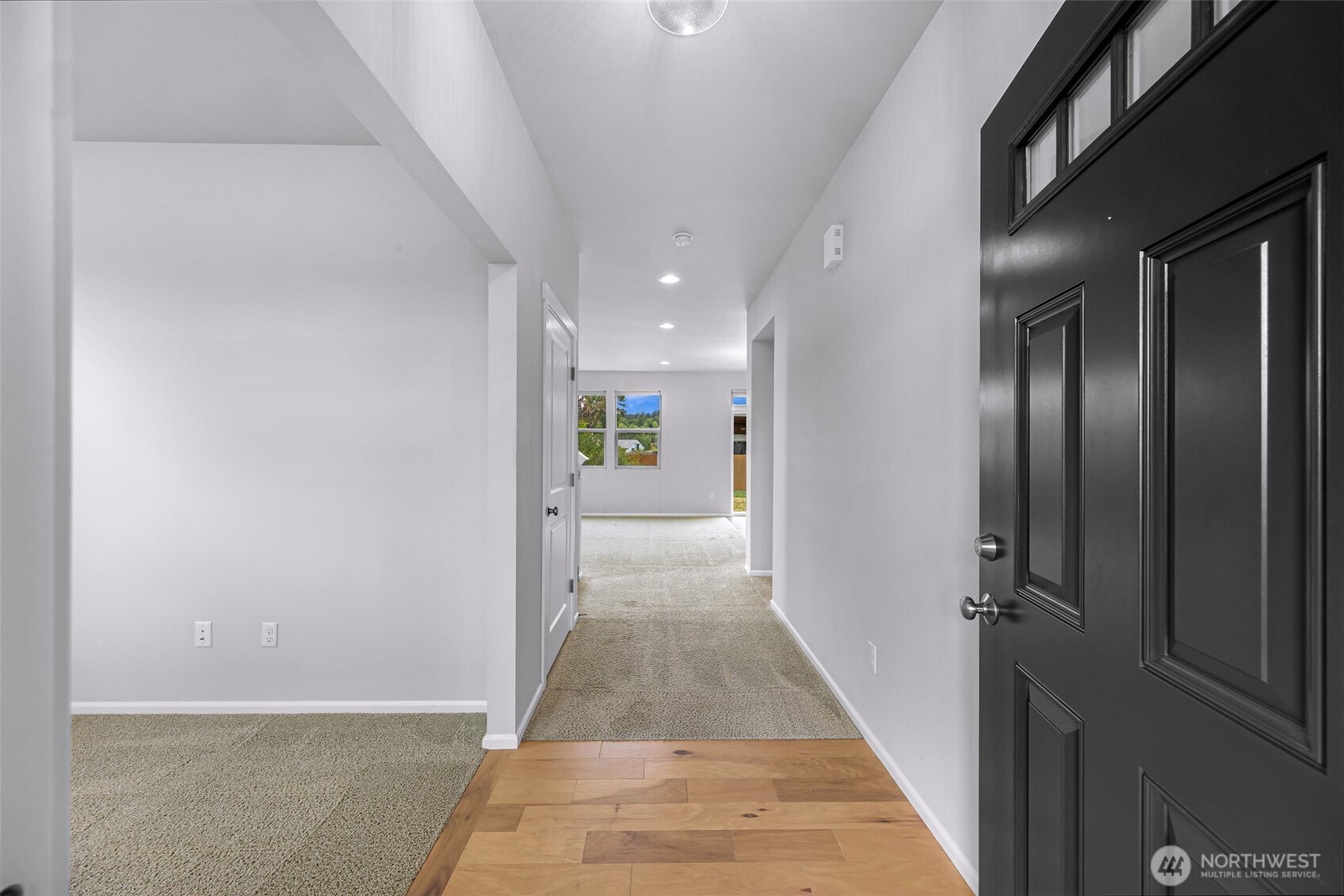 337 Cambridge Loop Property Photo 5