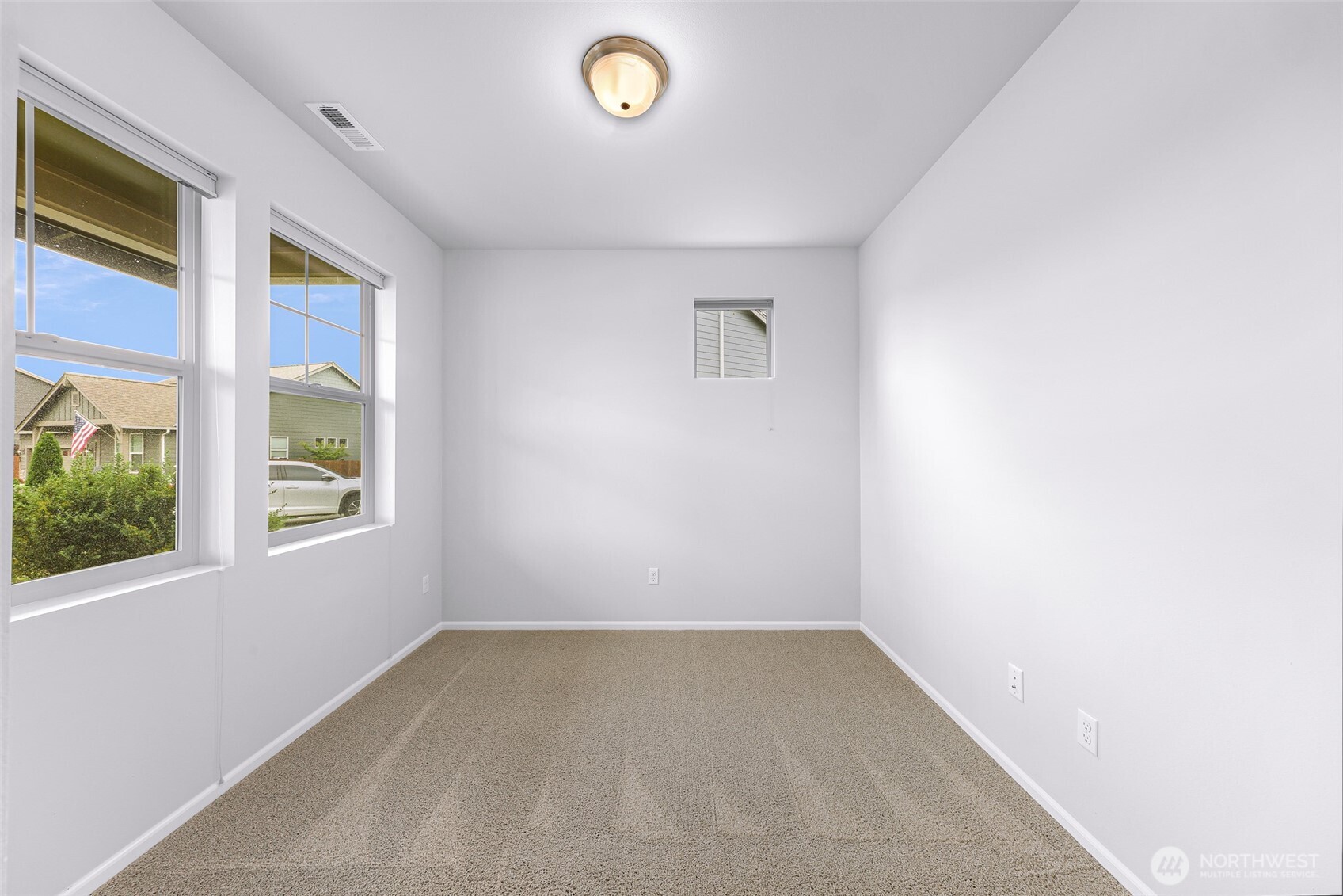 337 Cambridge Loop Property Photo 7