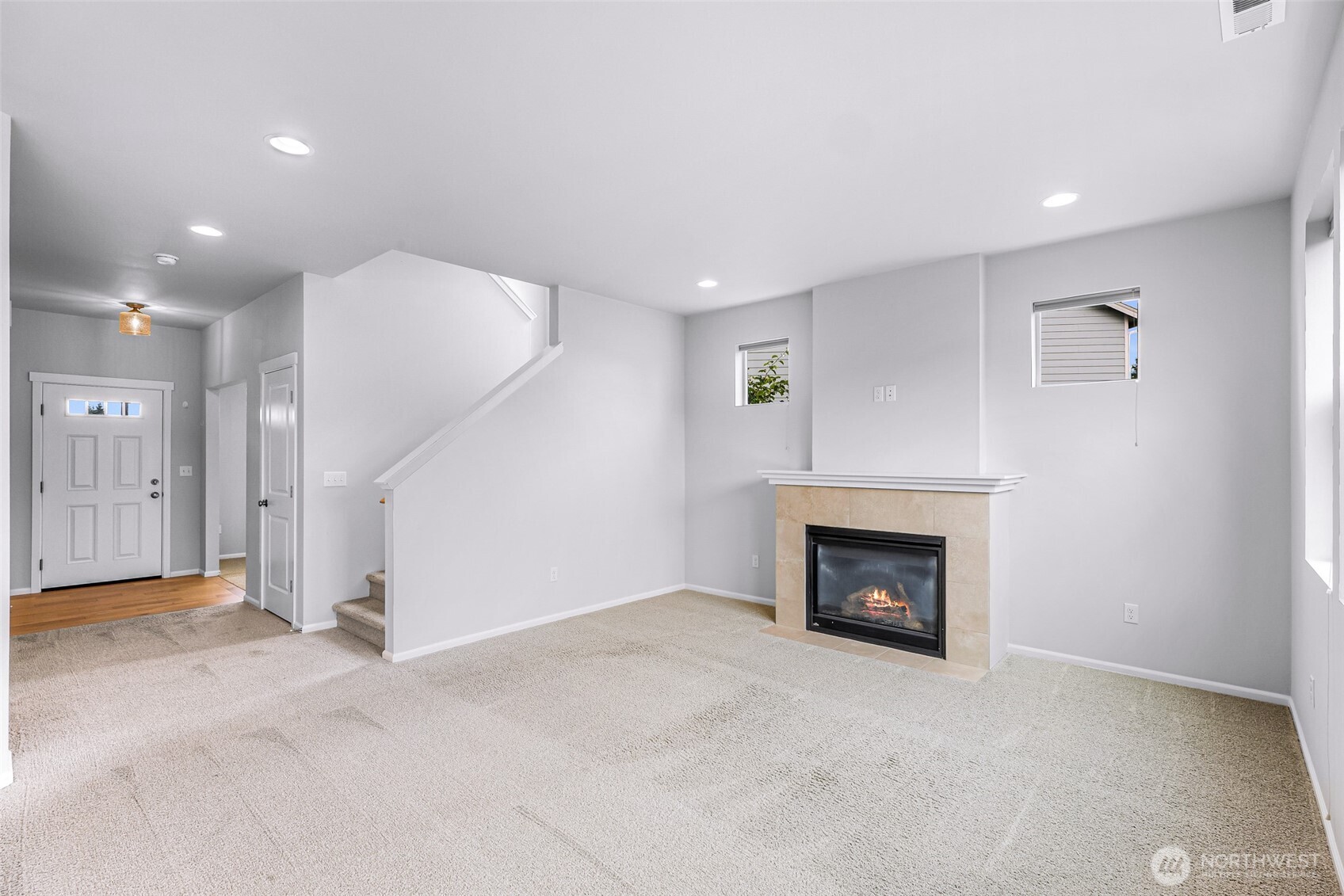 337 Cambridge Loop Property Photo 10