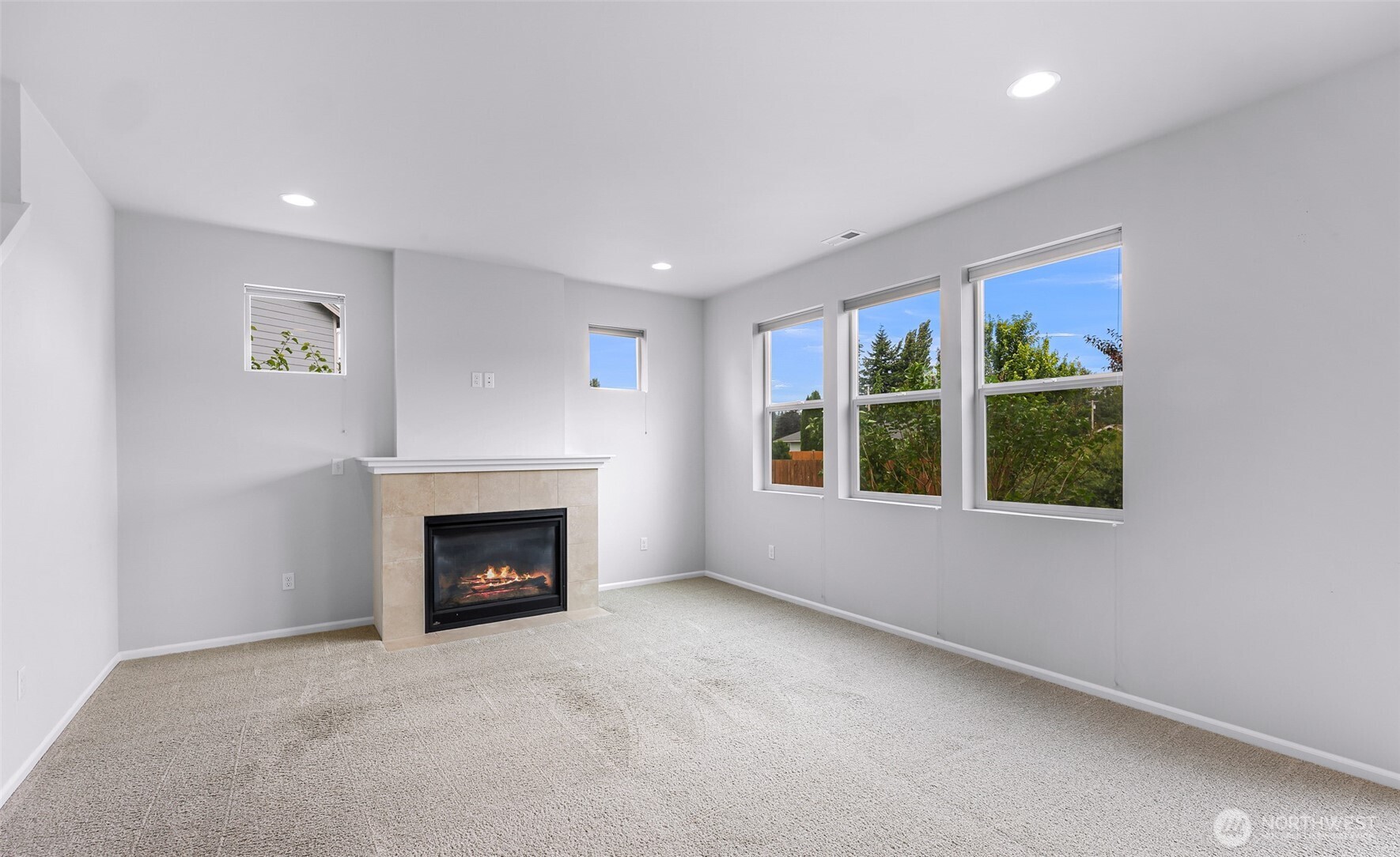 337 Cambridge Loop Property Photo 11