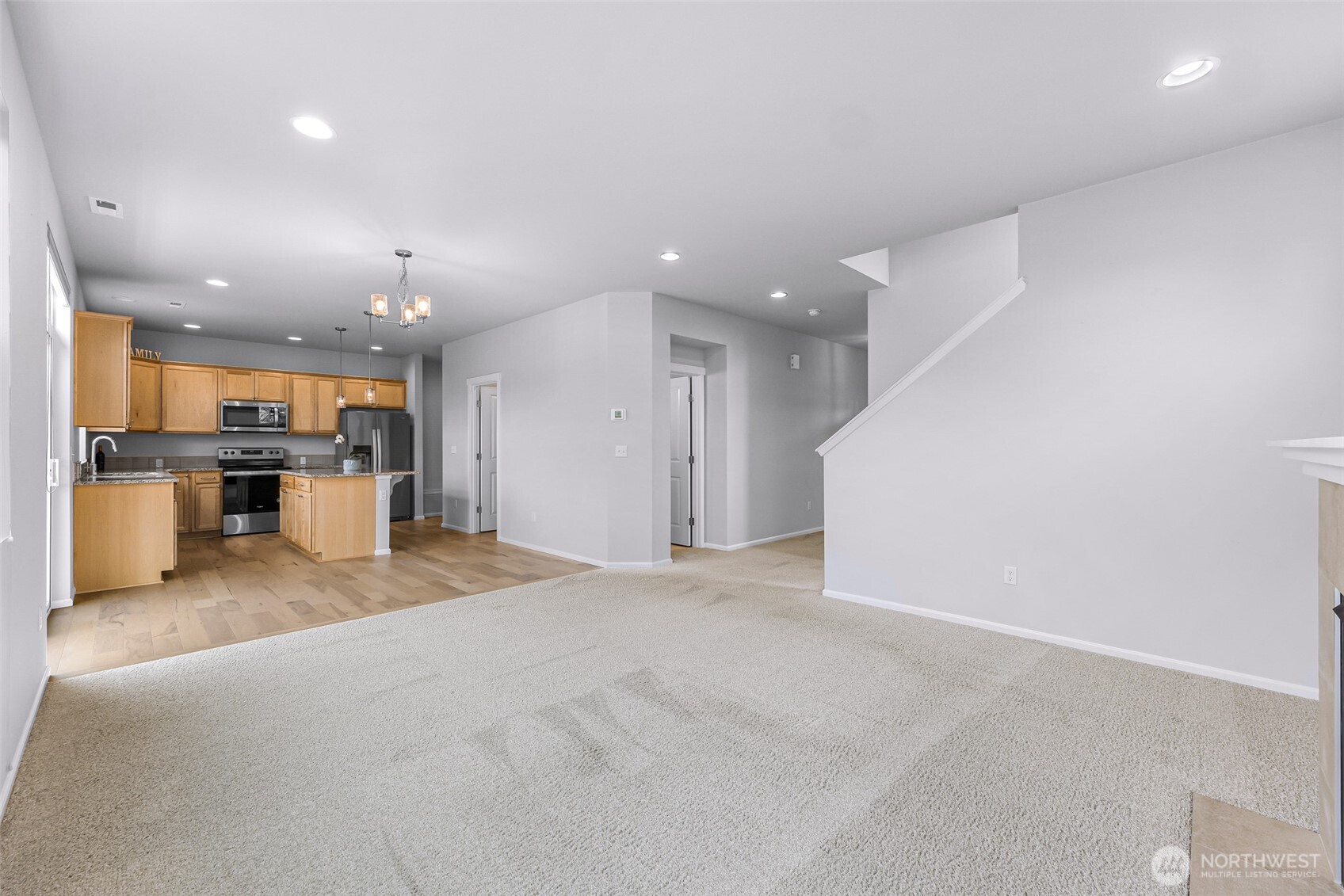 337 Cambridge Loop Property Photo 12