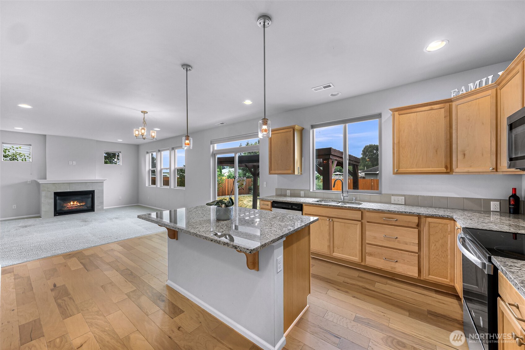 337 Cambridge Loop Property Photo 18