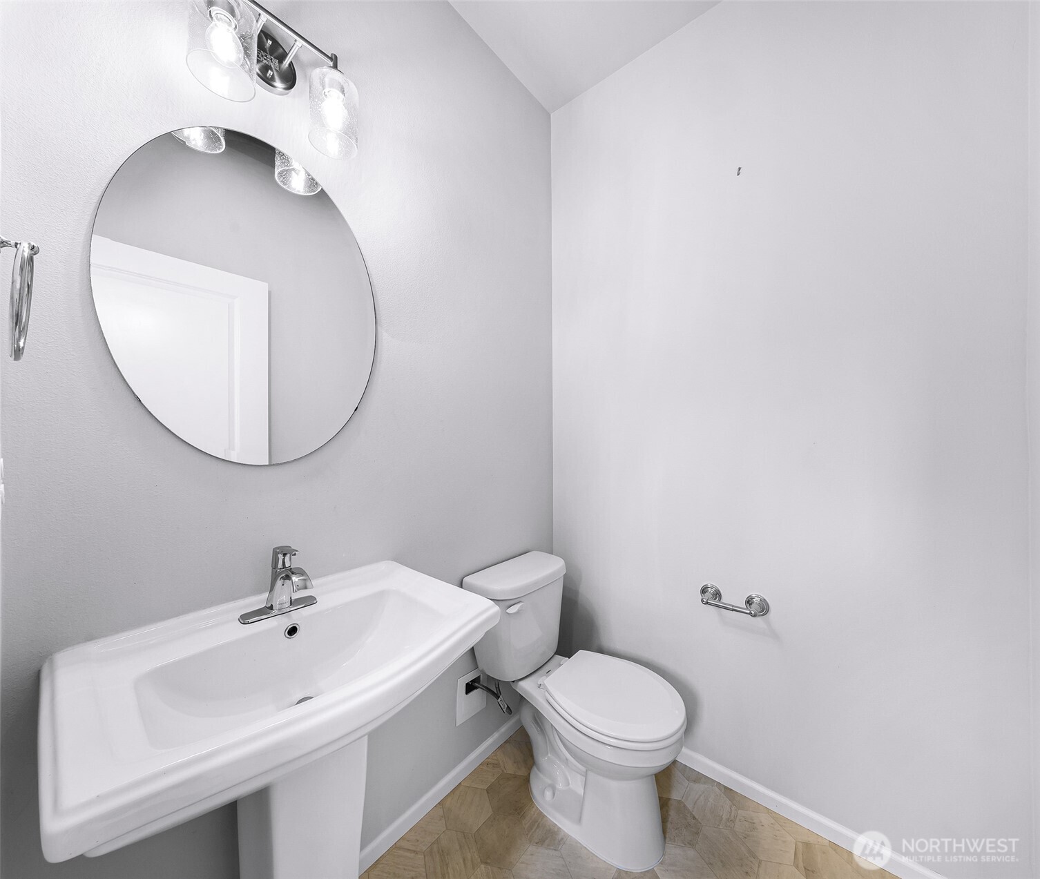 337 Cambridge Loop Property Photo 20