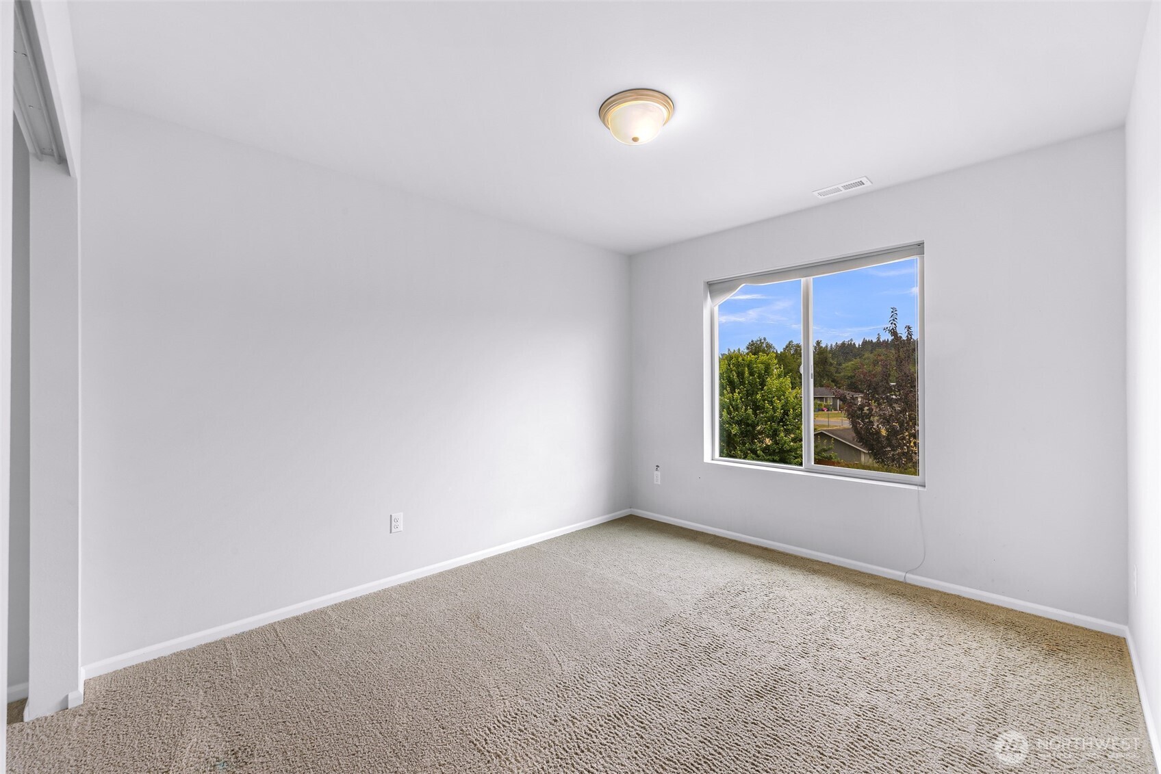 337 Cambridge Loop Property Photo 27
