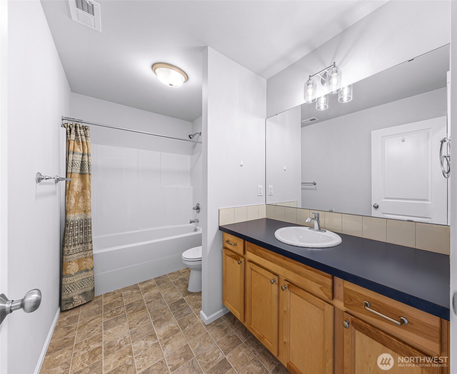337 Cambridge Loop Property Photo 28