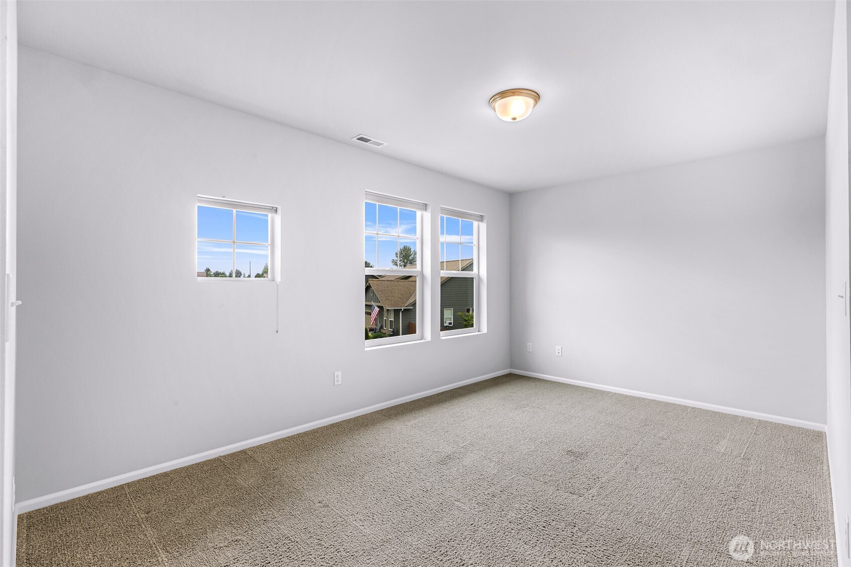 337 Cambridge Loop Property Photo 30