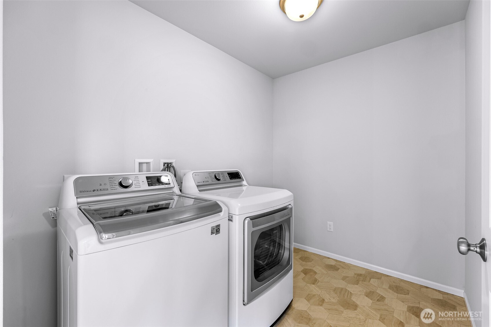 337 Cambridge Loop Property Photo 31