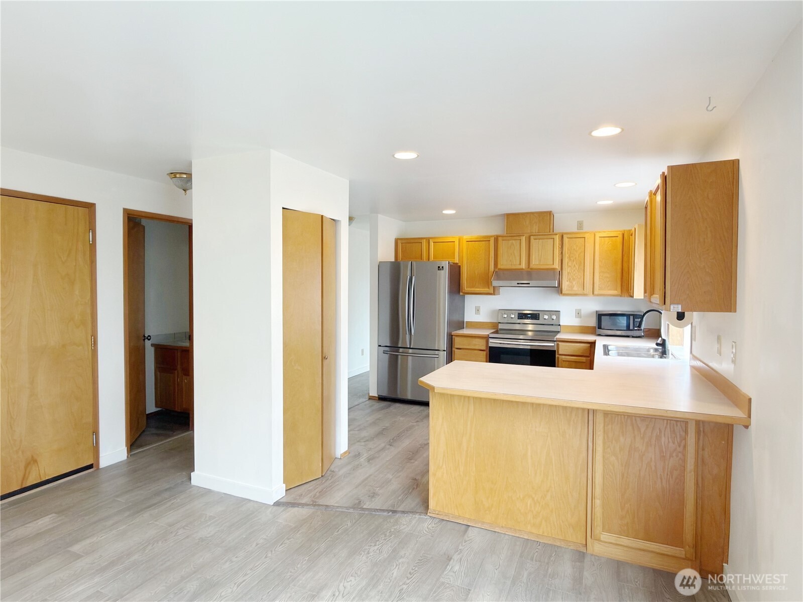 2539 S Graham Property Photo 6
