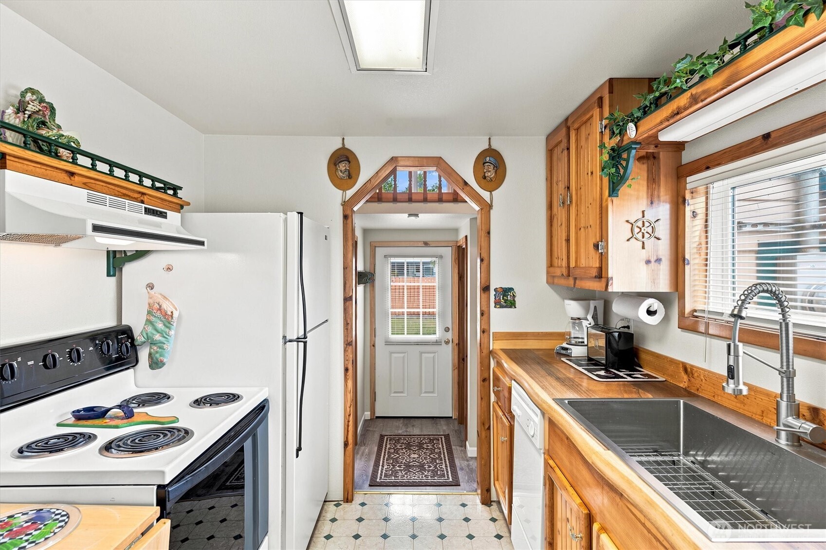26202 R Street Property Photo 15