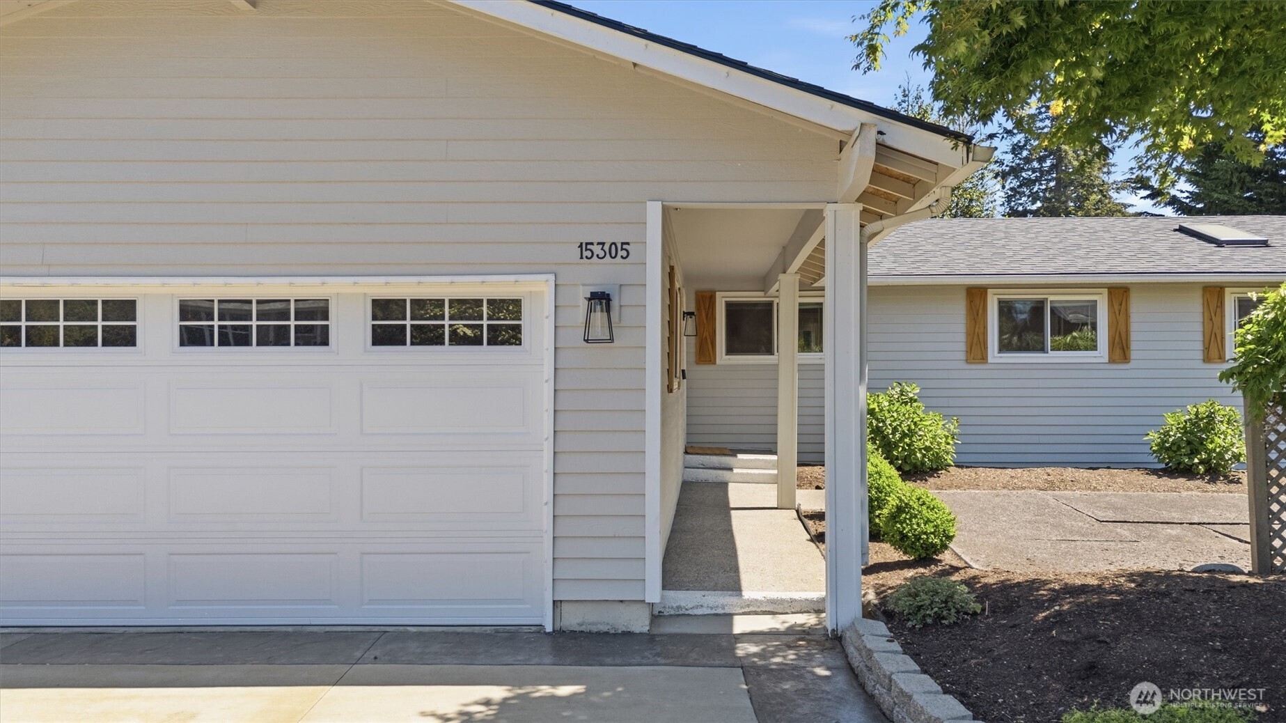 15305 47th Place Property Photo 2