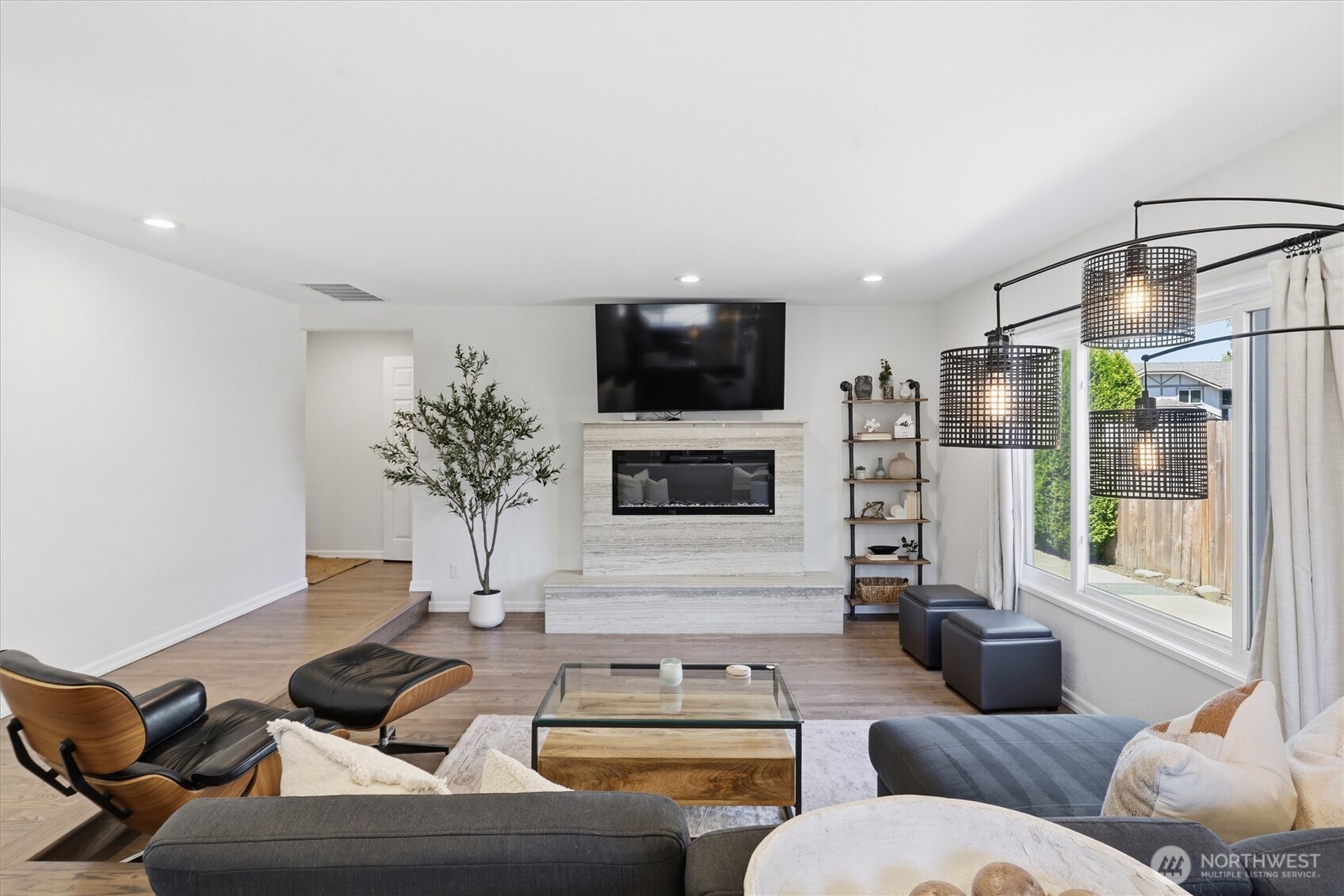 15305 47th Place Property Photo 5