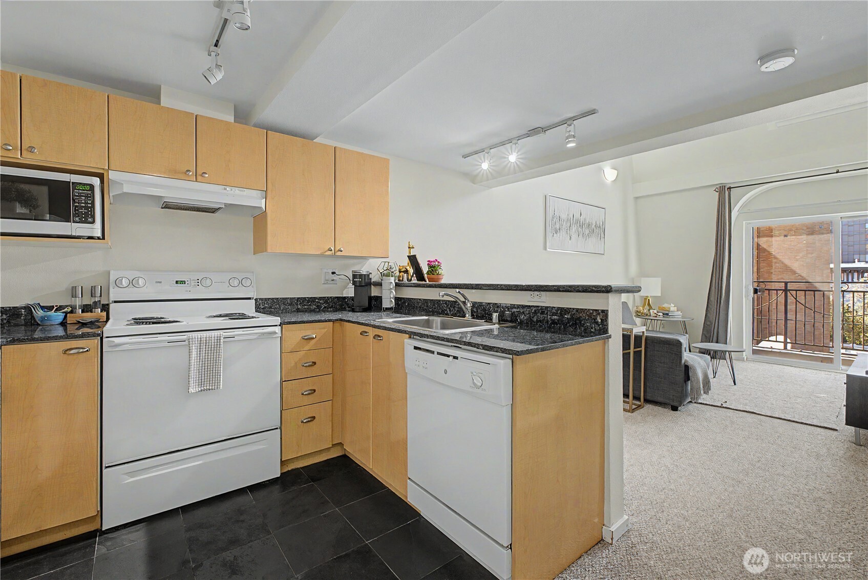 425 Vine Street 701 Property Photo 4