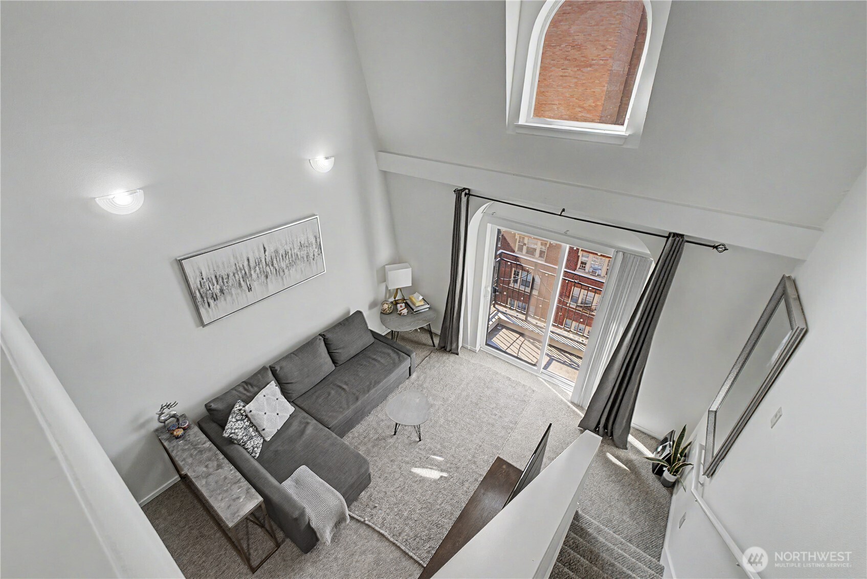 425 Vine Street 701 Property Photo 13