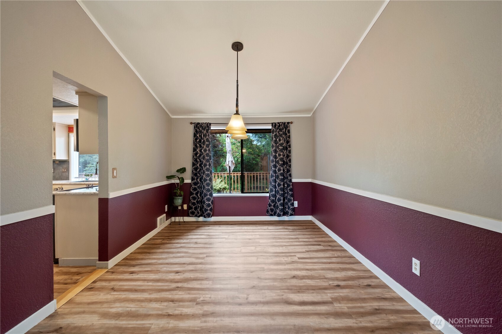 8906 10th Drive Property Photo 17