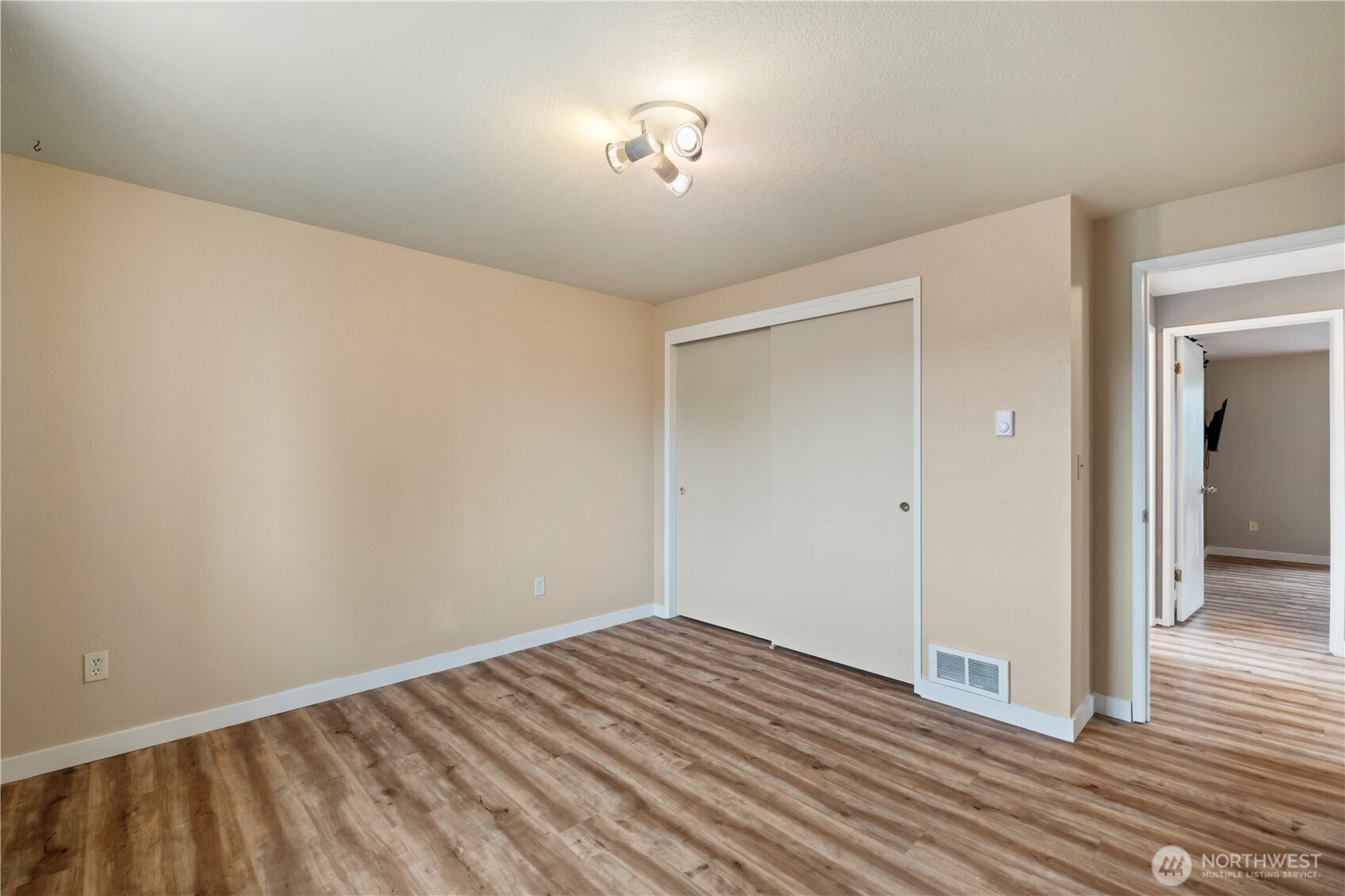 8906 10th Drive Property Photo 29