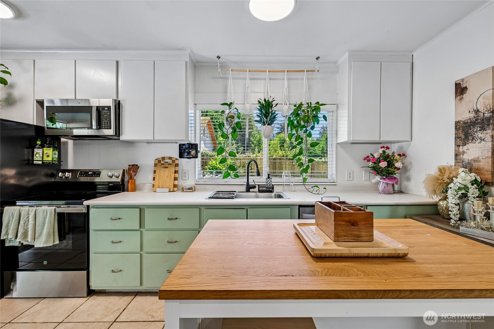 6026 Scherrer Road Property Photo 4