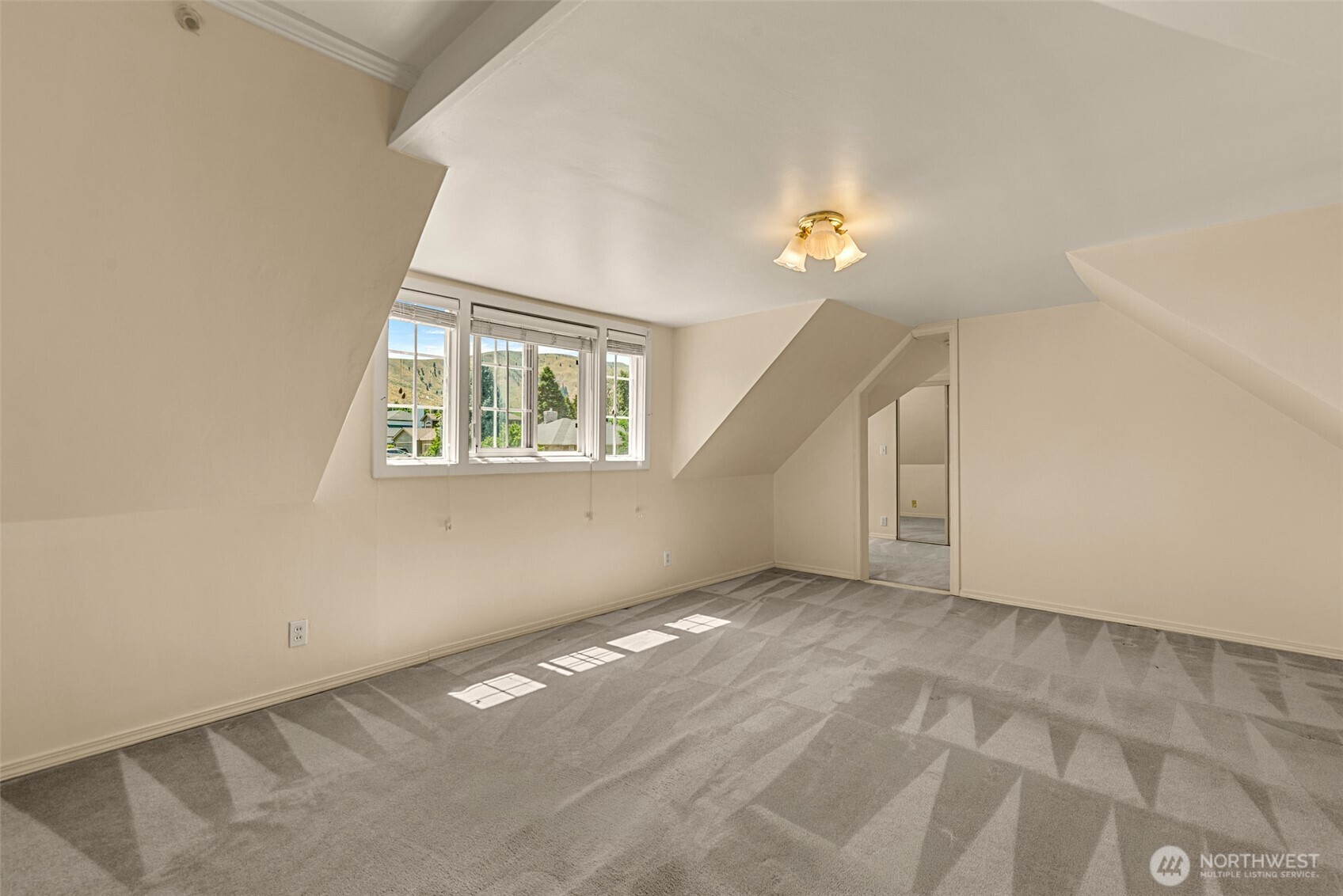 3 Summercreek Place Property Photo 19