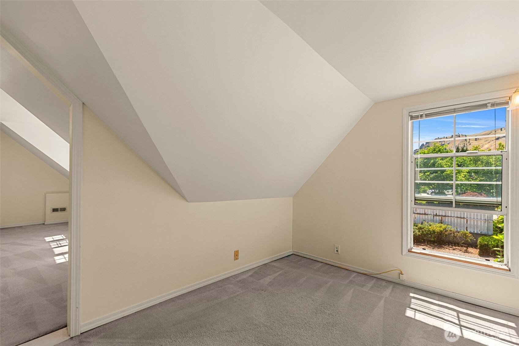 3 Summercreek Place Property Photo 23