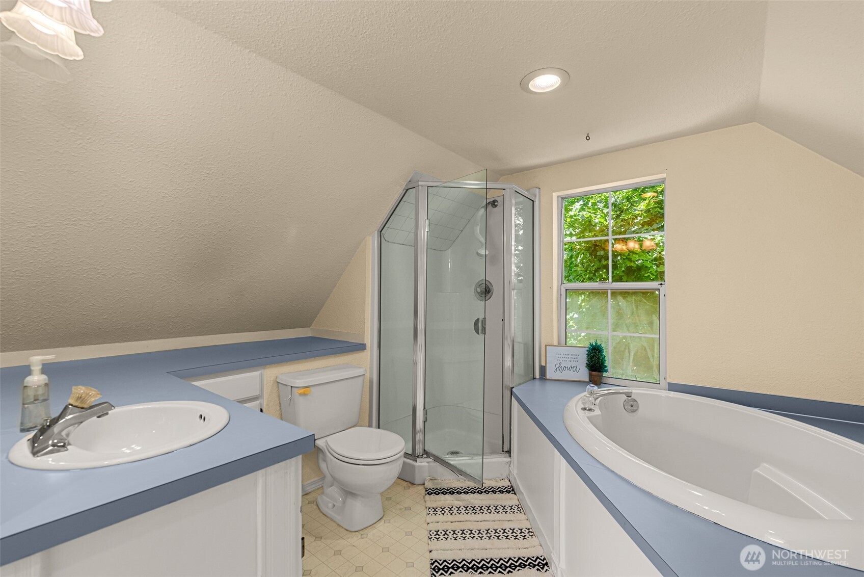 3 Summercreek Place Property Photo 25
