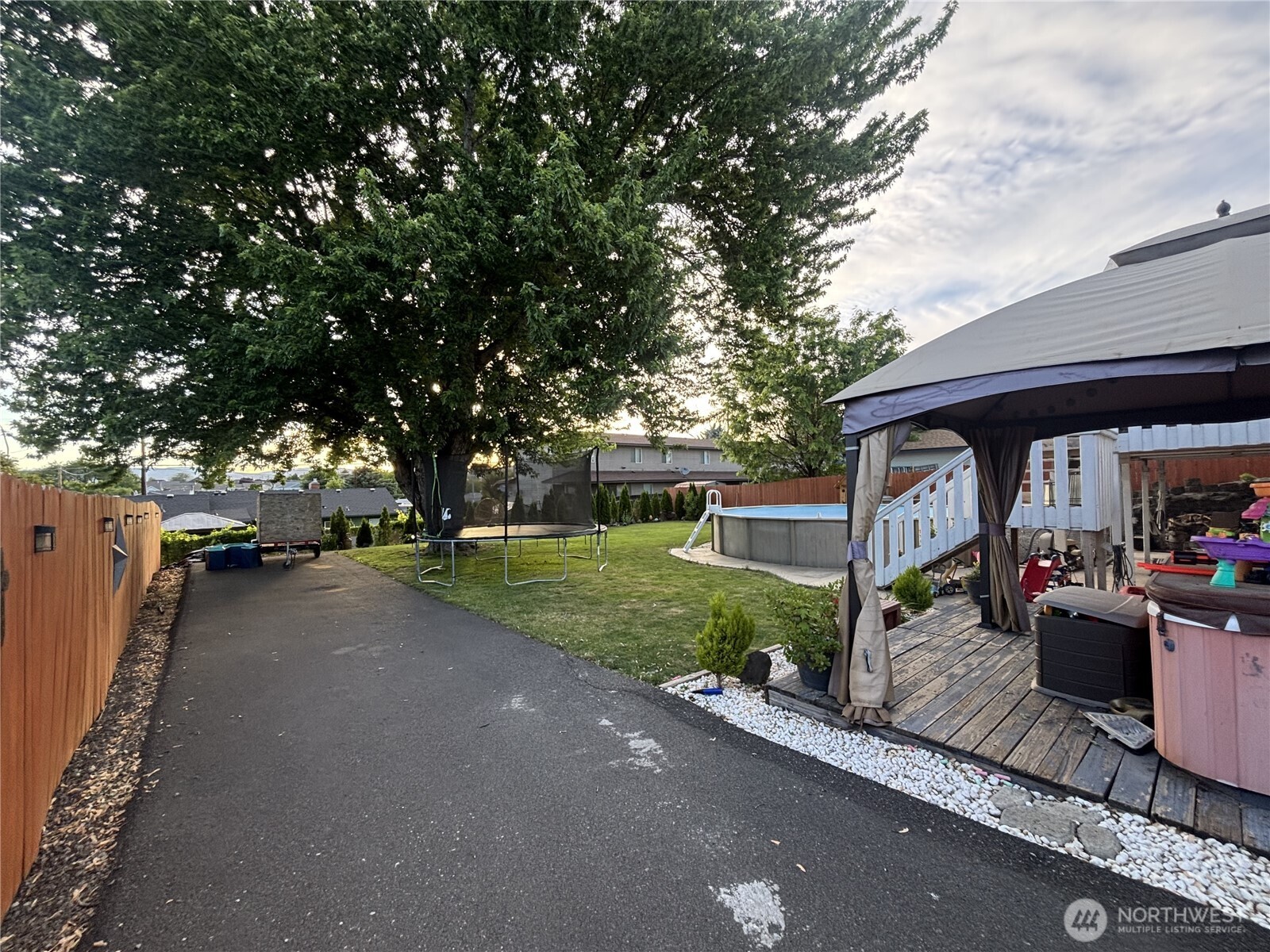 610 S 71st Avenue Property Photo 16