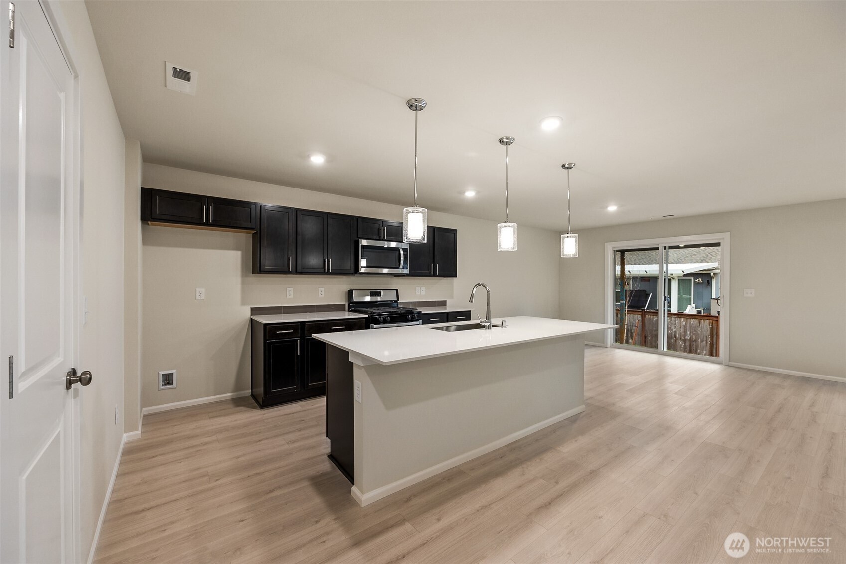 104 Pine Hollow Drive Property Photo 8