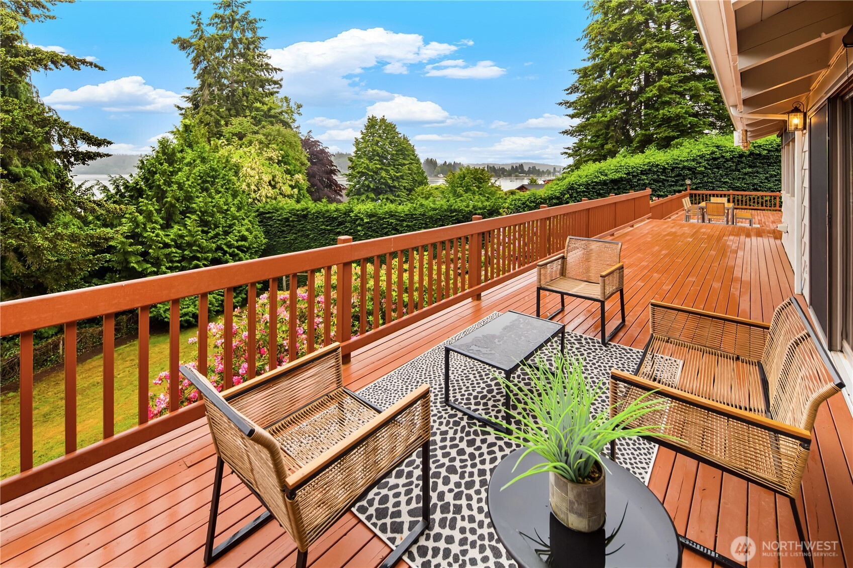 22516 100th Place Property Photo 2