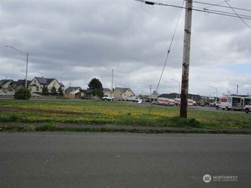 1319 W Simpson Avenue Property Photo 2
