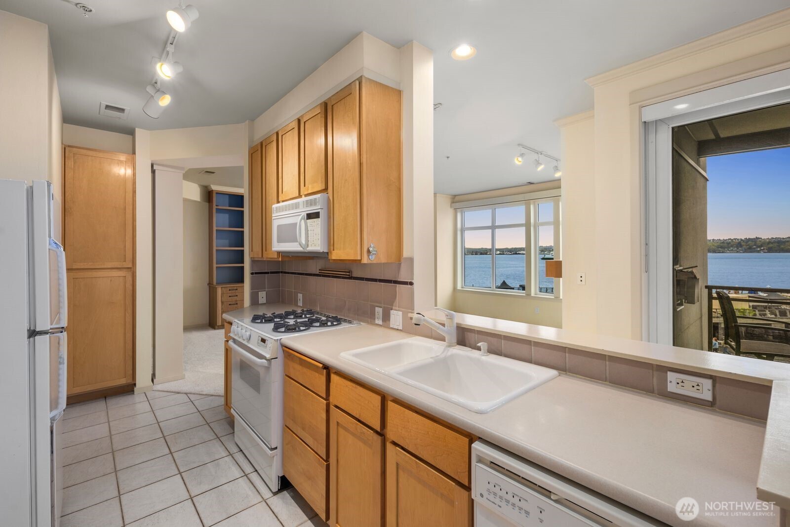 1900 Alaskan Way 316 Property Photo 18