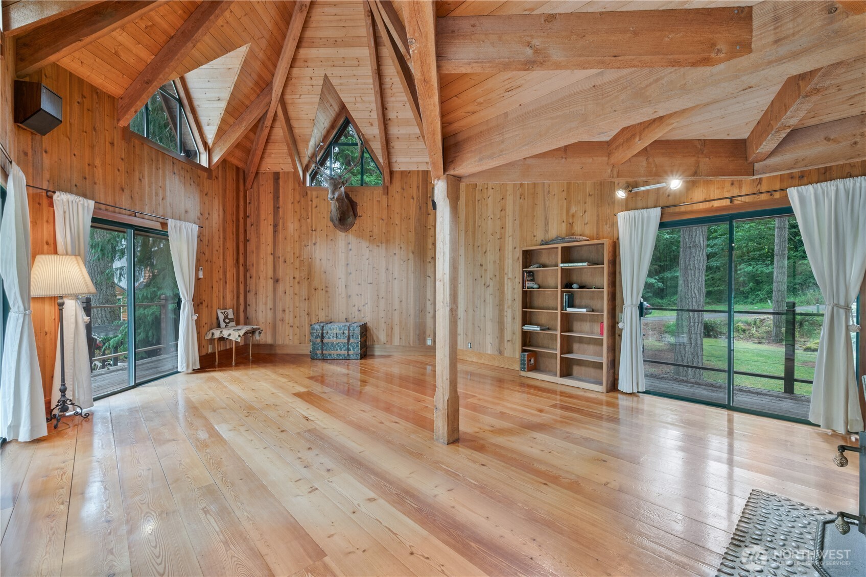 211 Laverne Drive Property Photo 8