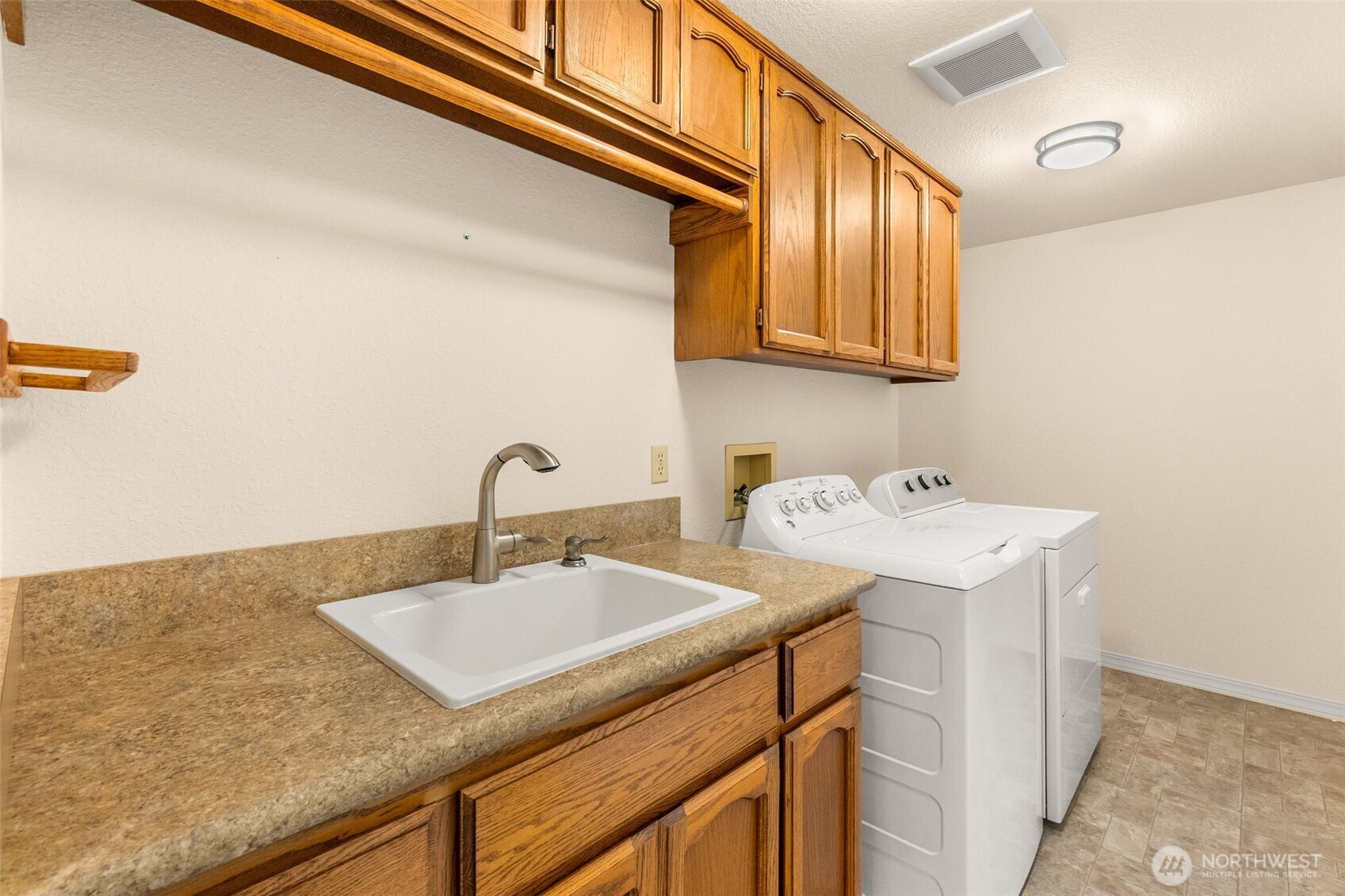 2315 Buckingham Drive Property Photo 25