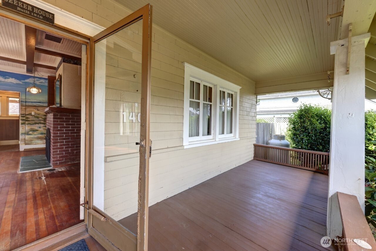 1401 262nd Place Property Photo 7