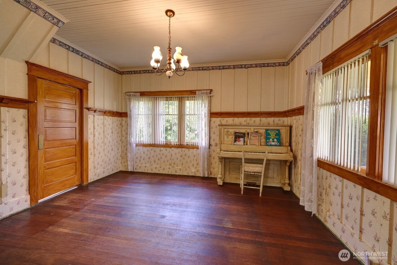1401 262nd Place Property Photo 11