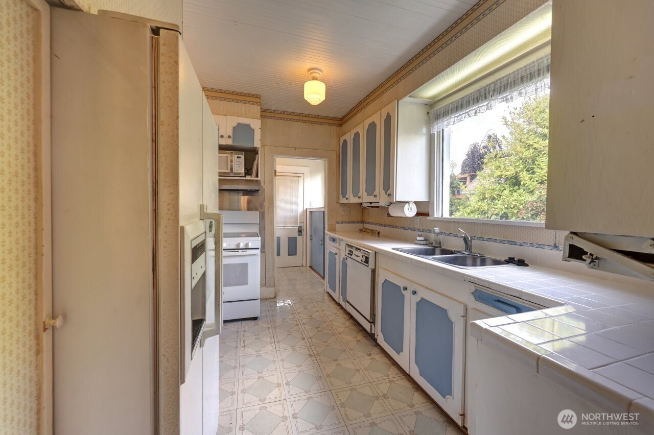 1401 262nd Place Property Photo 13
