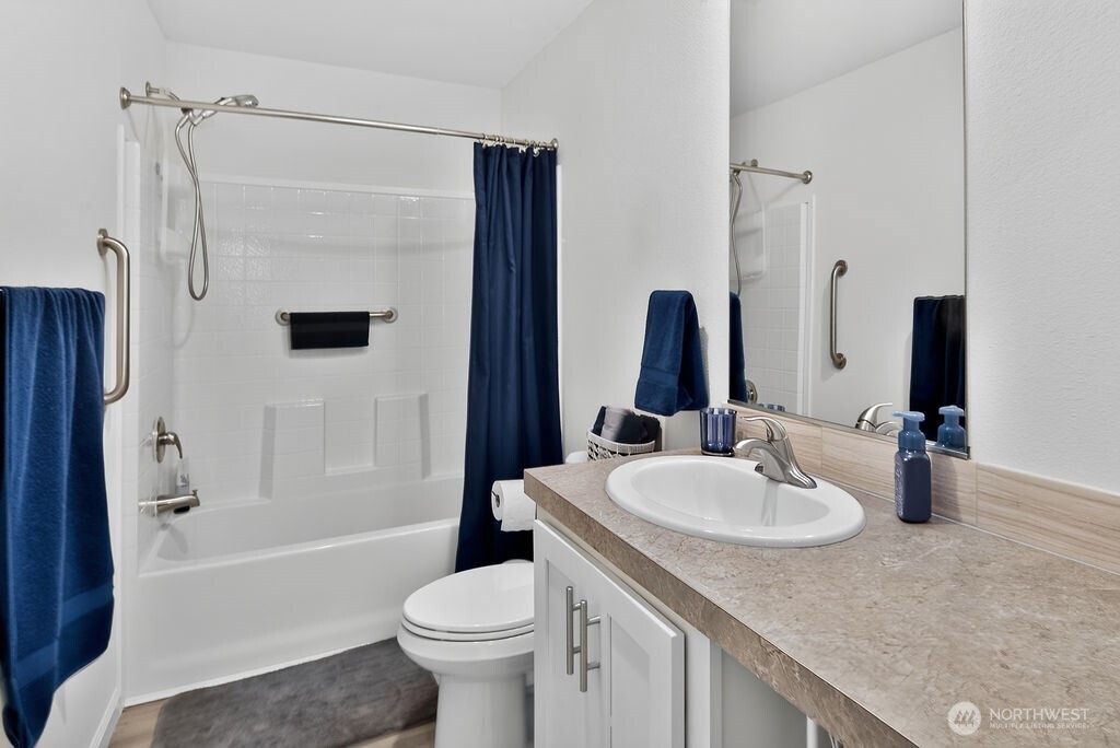894 N Iris Avenue Property Photo 25
