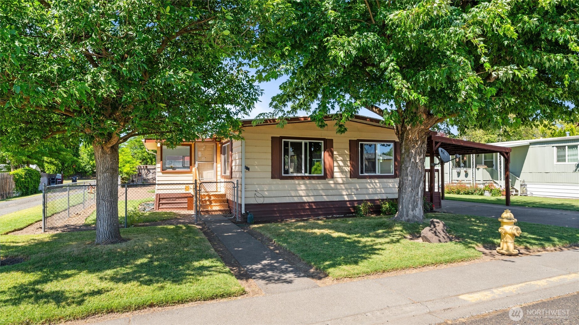 801 Ne Dawson Street Property Photo 1