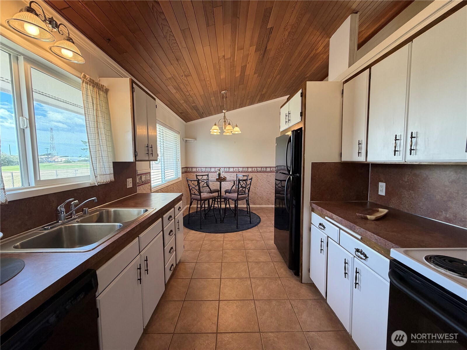 655 Canal Drive Property Photo 7