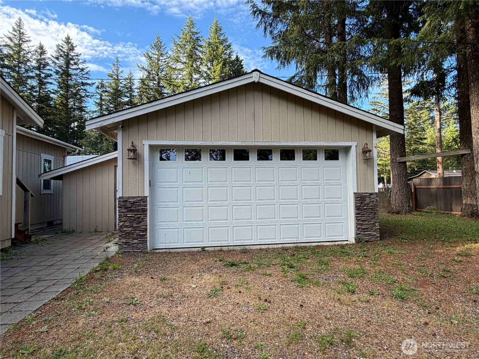 8595 Golden Valley Drive Property Photo 3