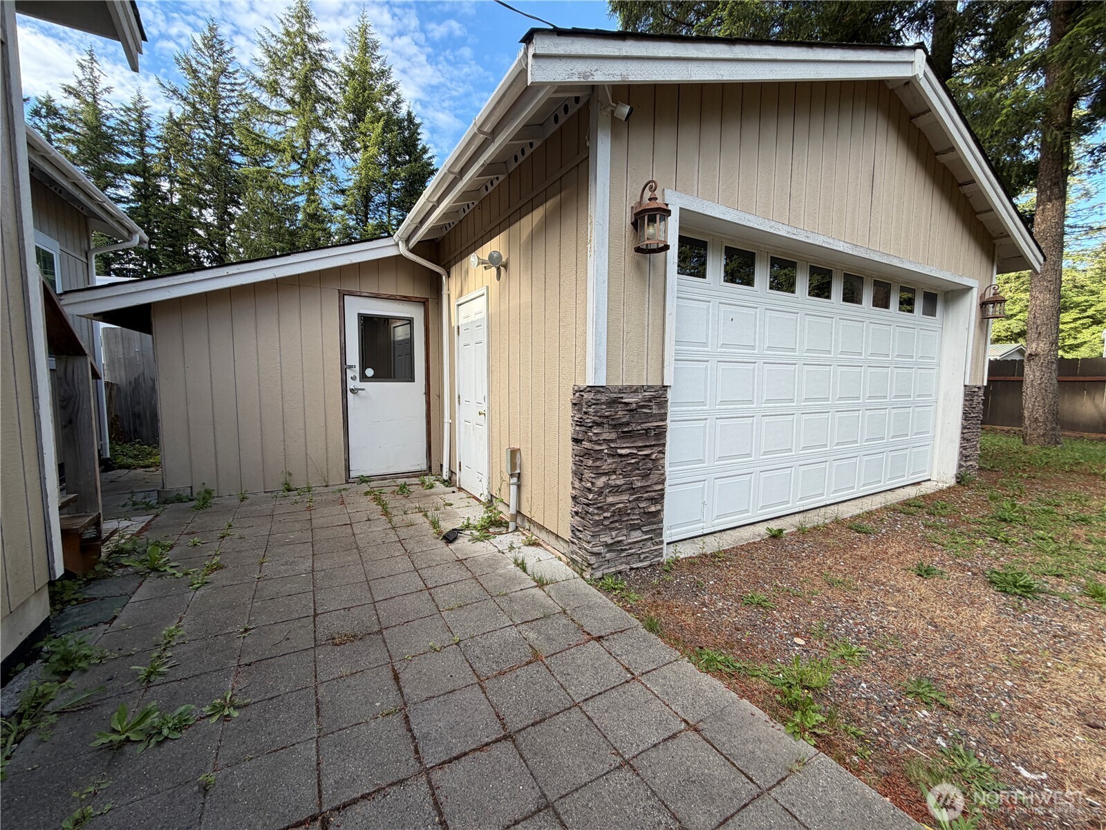 8595 Golden Valley Drive Property Photo 4