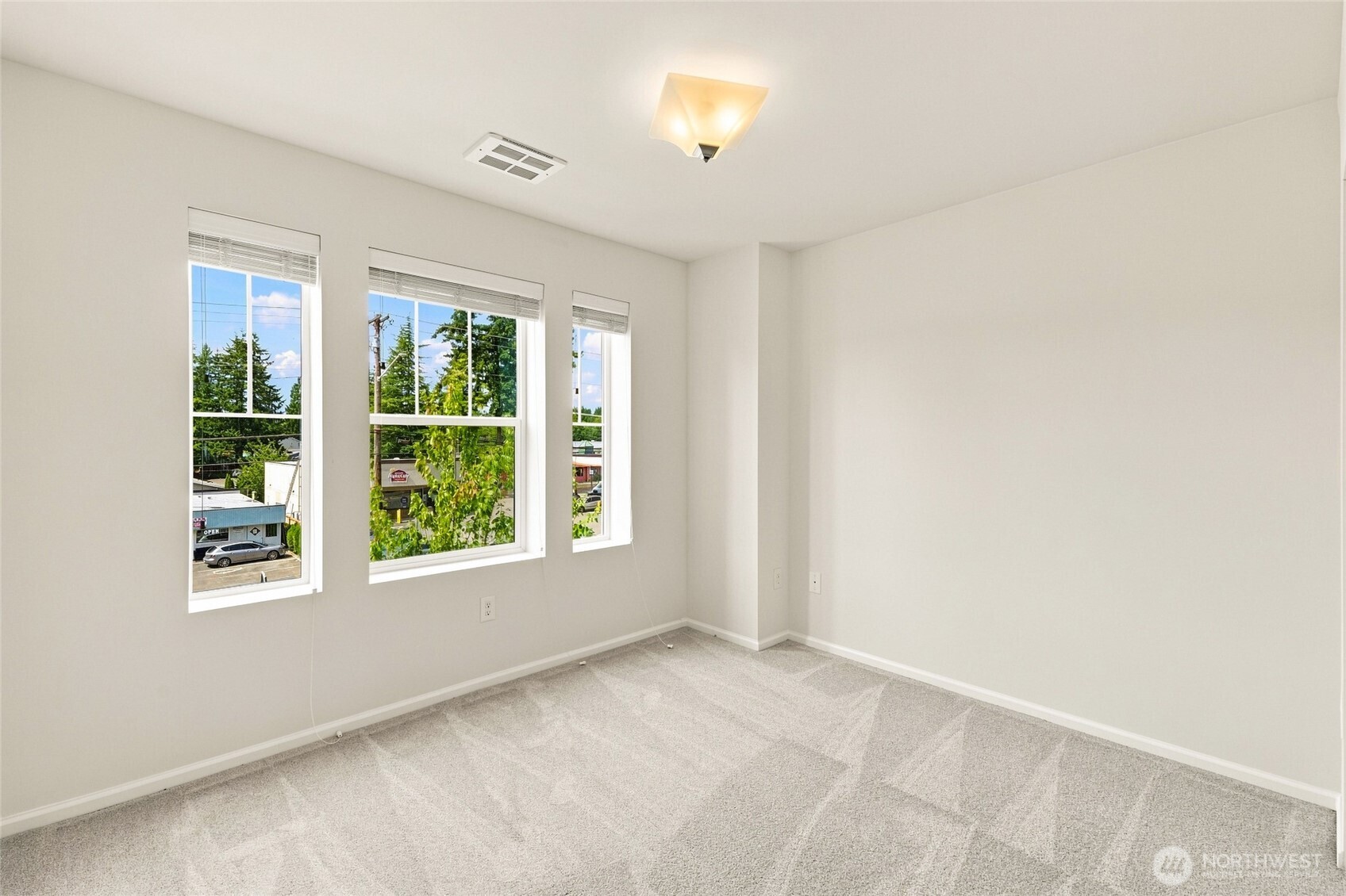 11208 19th Drive Property Photo 4