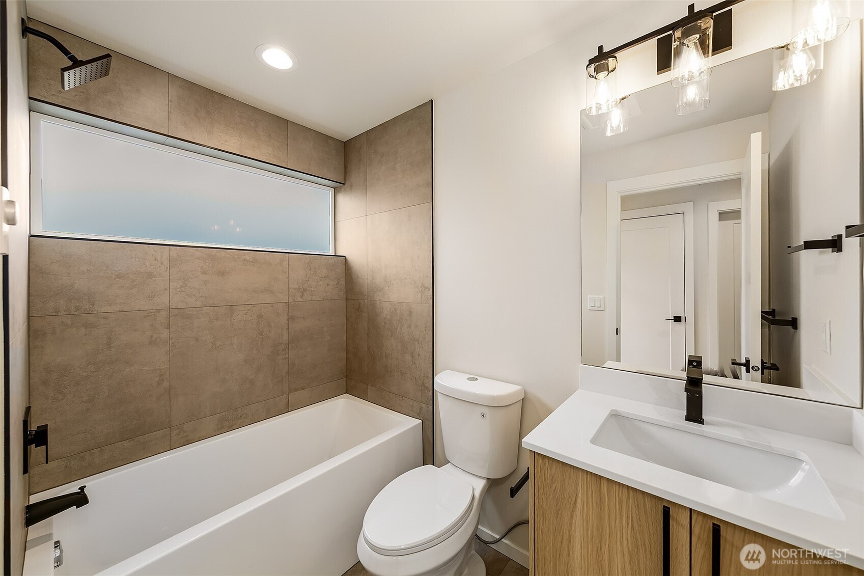 9813 Linden Avenue Property Photo 7