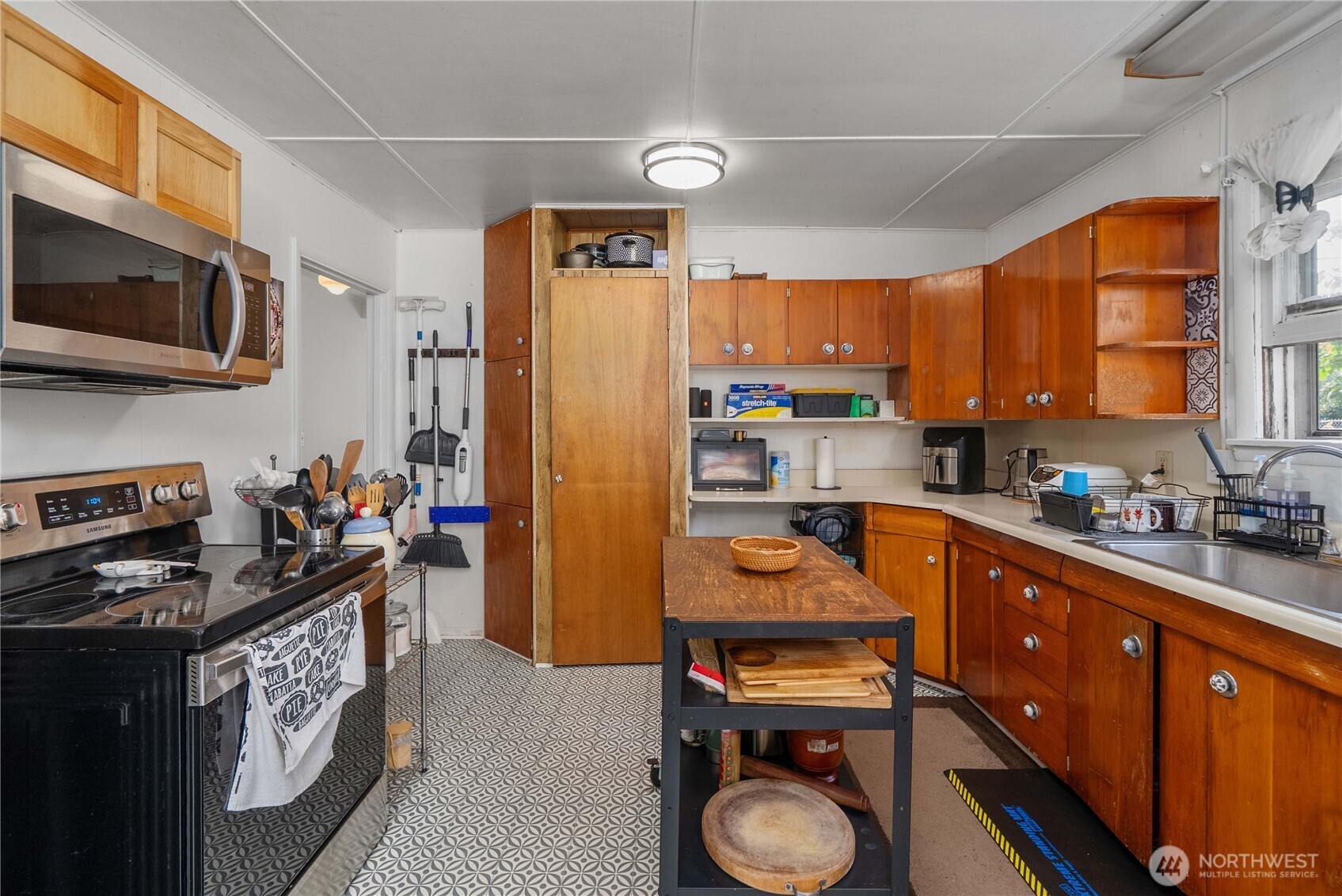 10251 3rd Avenue Property Photo 12