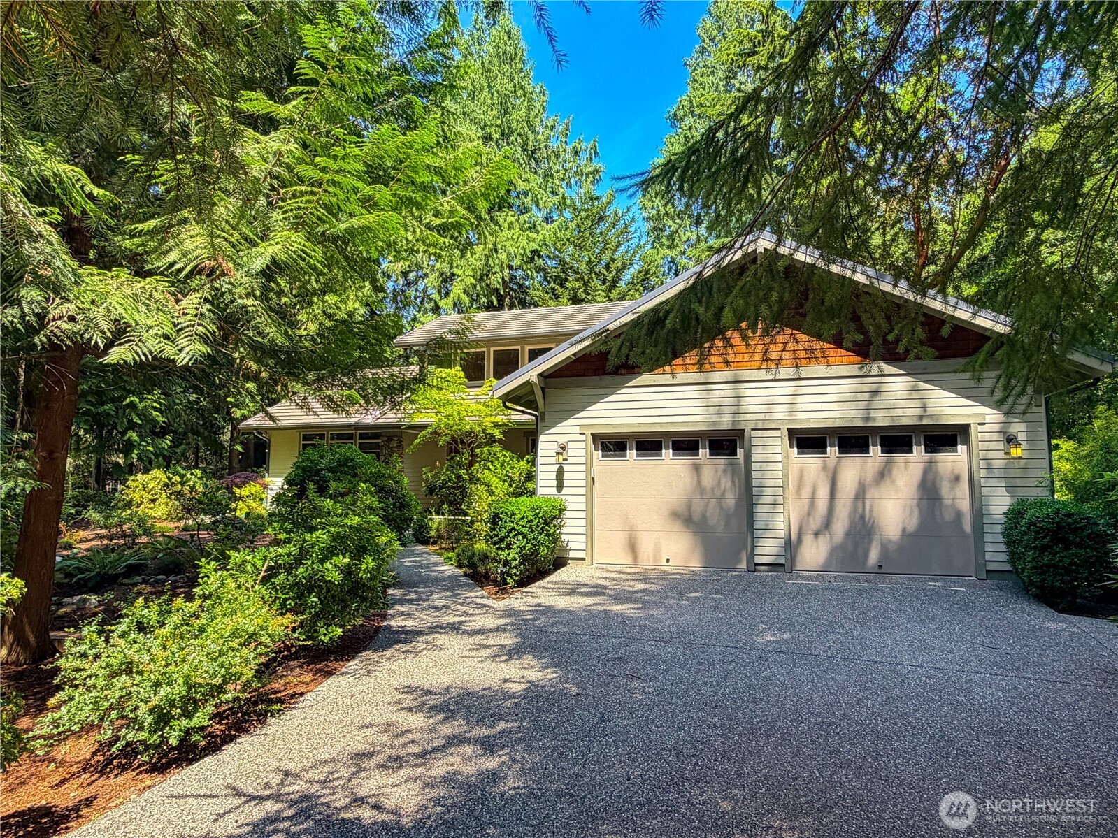 460 Pinecrest Property Photo 2